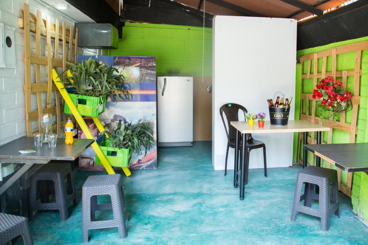 Spring City Hostel Medellín Eksteriør bilde