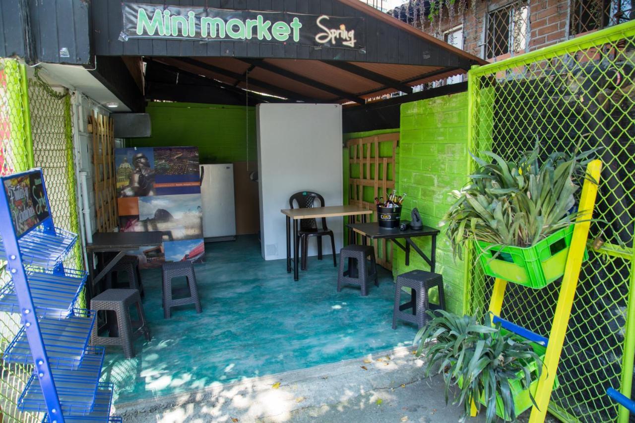Spring City Hostel Medellín Eksteriør bilde